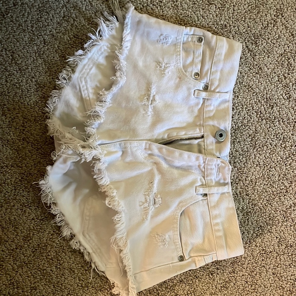 White Bullhead Denim Co. high rise jean shorts. Size 0.